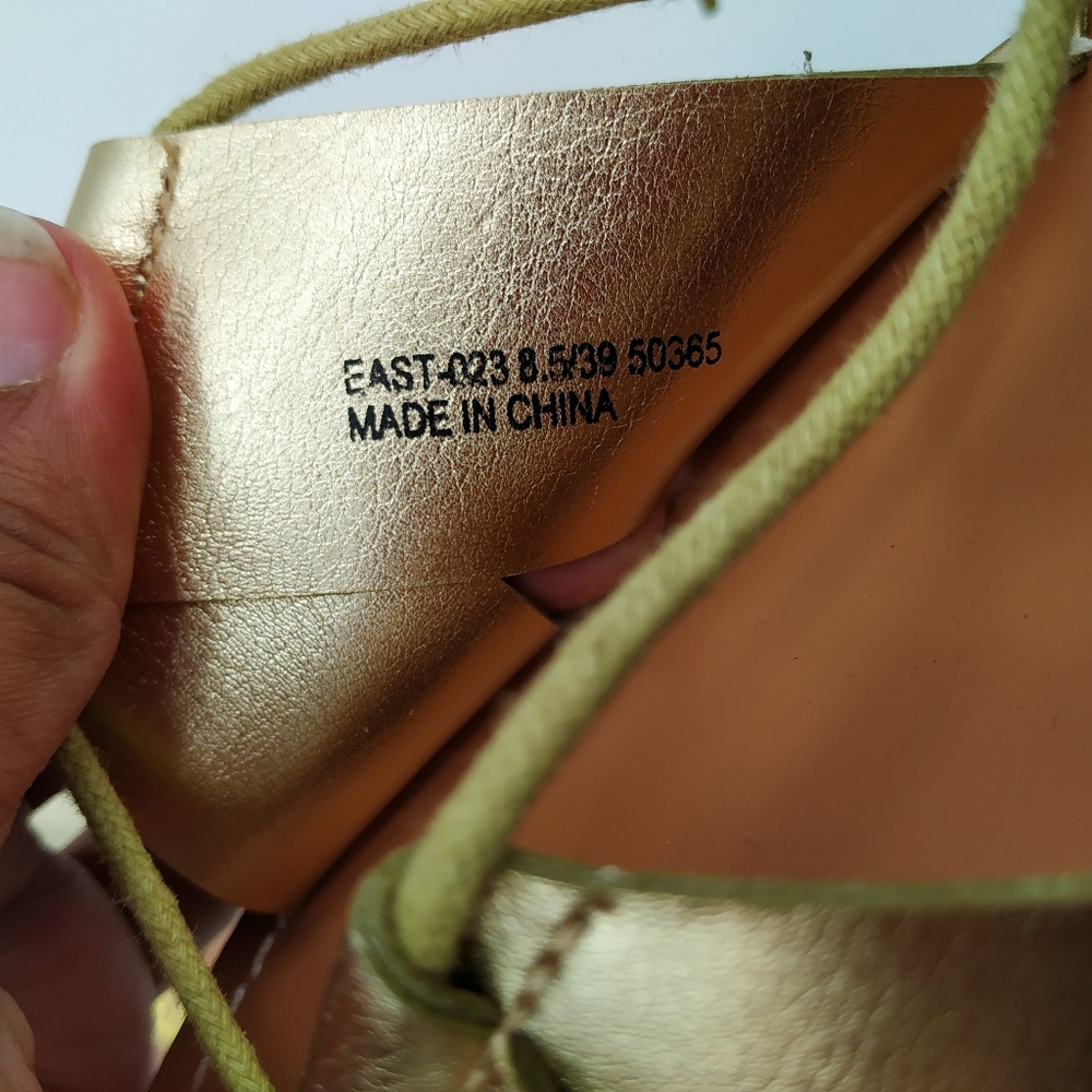 Dirty Laundry Emphasis Women's Sandals Gold STRAPPY Flats Shoes Size 8.5 - Picture 4 of 11